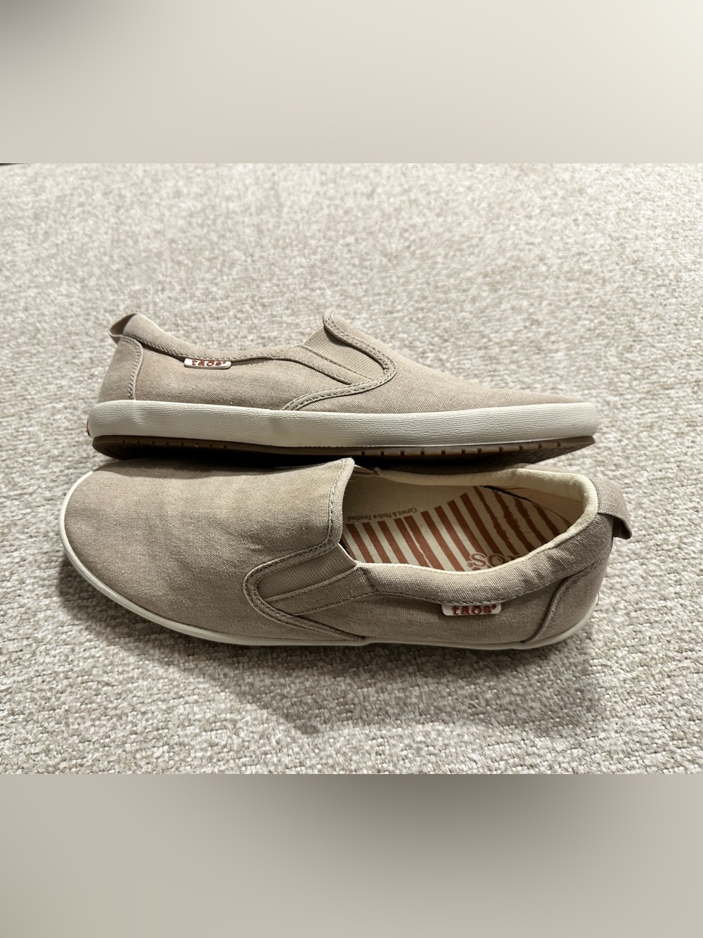 Taos Slip-On sneakers. Womens Sz. 9.5